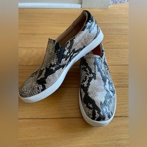 Dr Scholls slip on sneaker